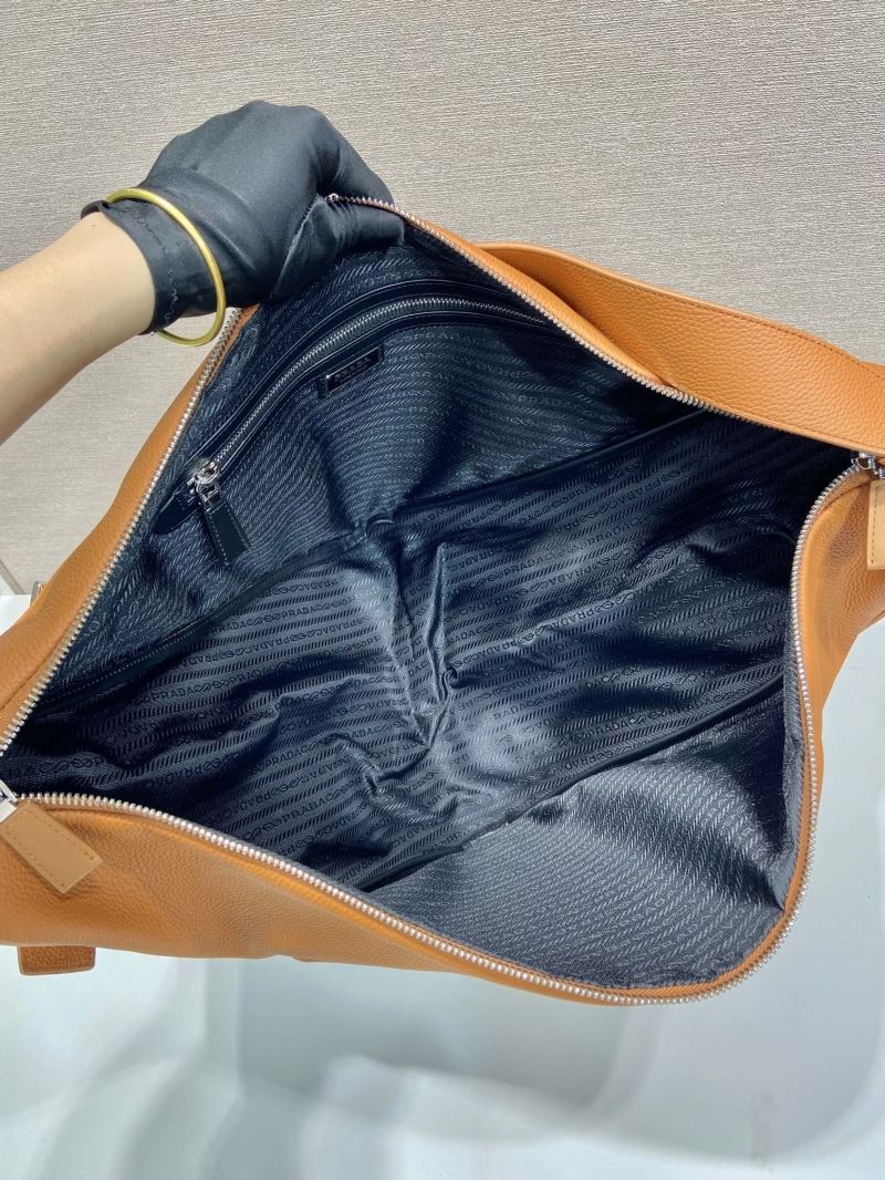 Pra*a triangle pouch